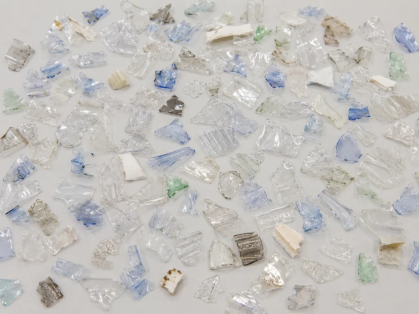 Alimentación de PET azul-blanco comercial revisada para contaminantes similares